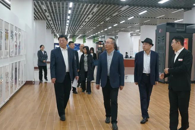 辽宁省委宣传部副部长杨利景一行来我校调研